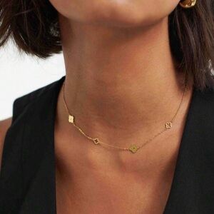 SET ALERT Gold Choker Necklace and bracelet with Minimalist Design